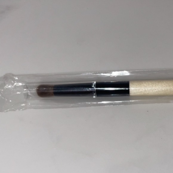 Bobbi Brown eye smudger makeup brush - Picture 4 of 4